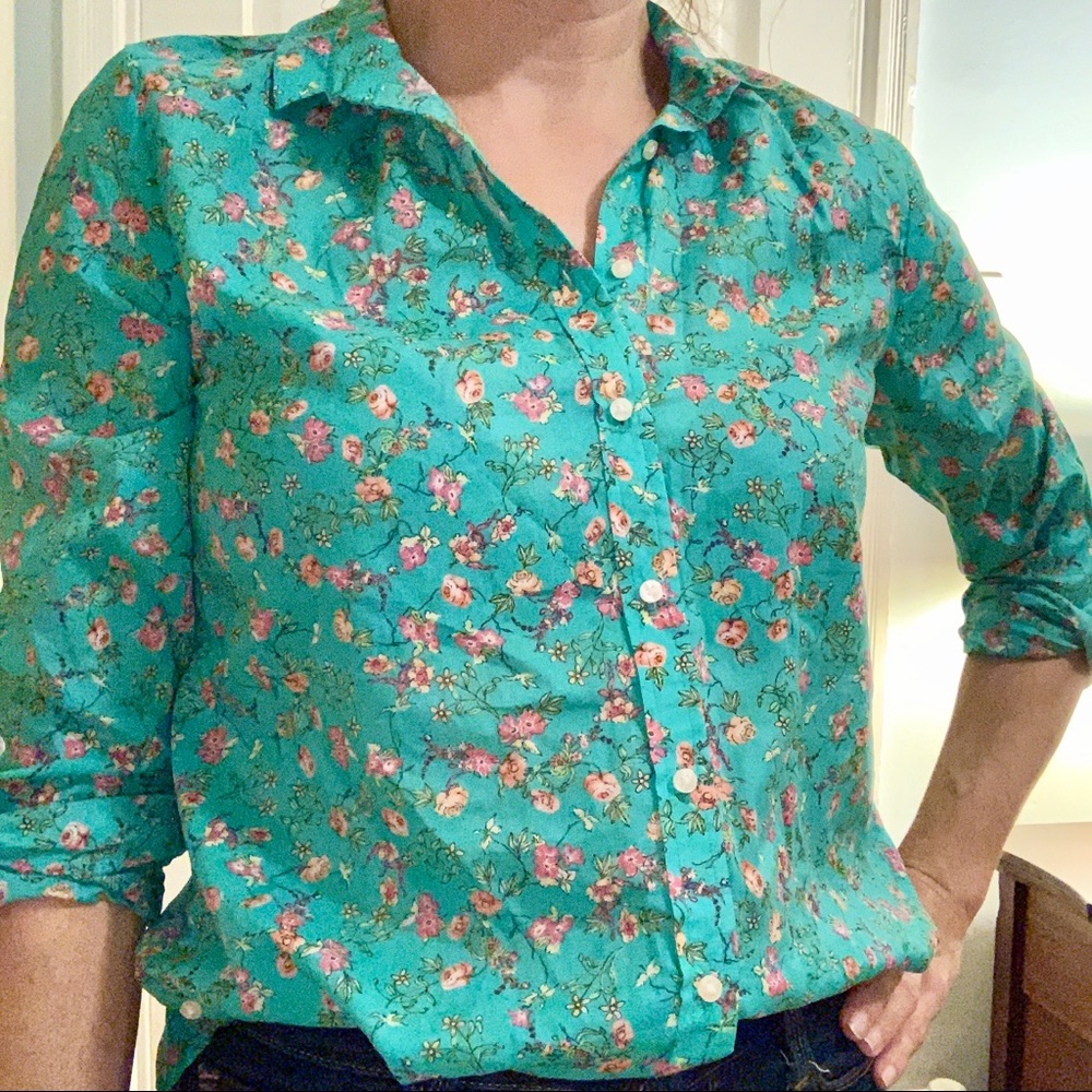ANTHRO HOLDING HORSES green floral button down